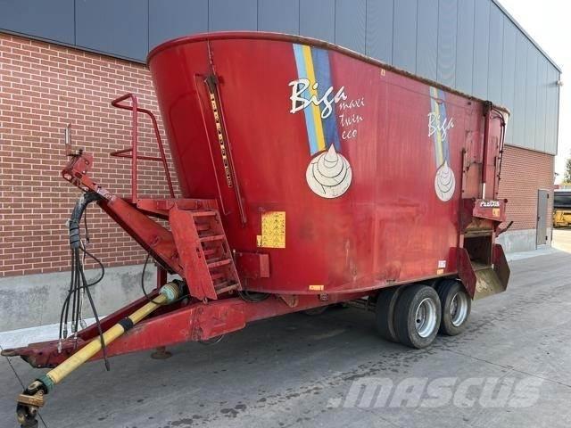 Peecon 26M³ Mixer feeders
