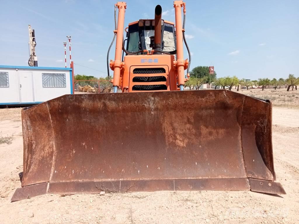 Fiat-Hitachi D 180 Crawler dozers
