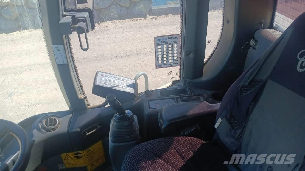 Liebherr L 556 Wheel Loaders