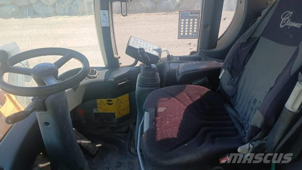 Liebherr L 556 Wheel Loaders