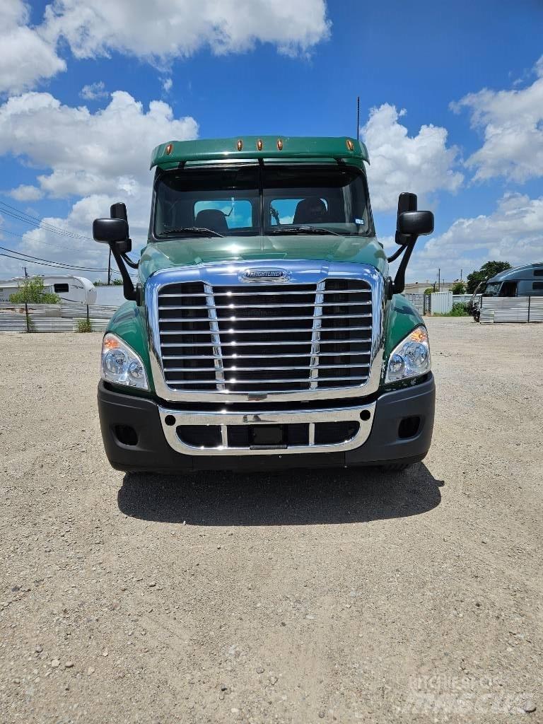 Freightliner 125 Conventional Trucks / Tractor Trucks