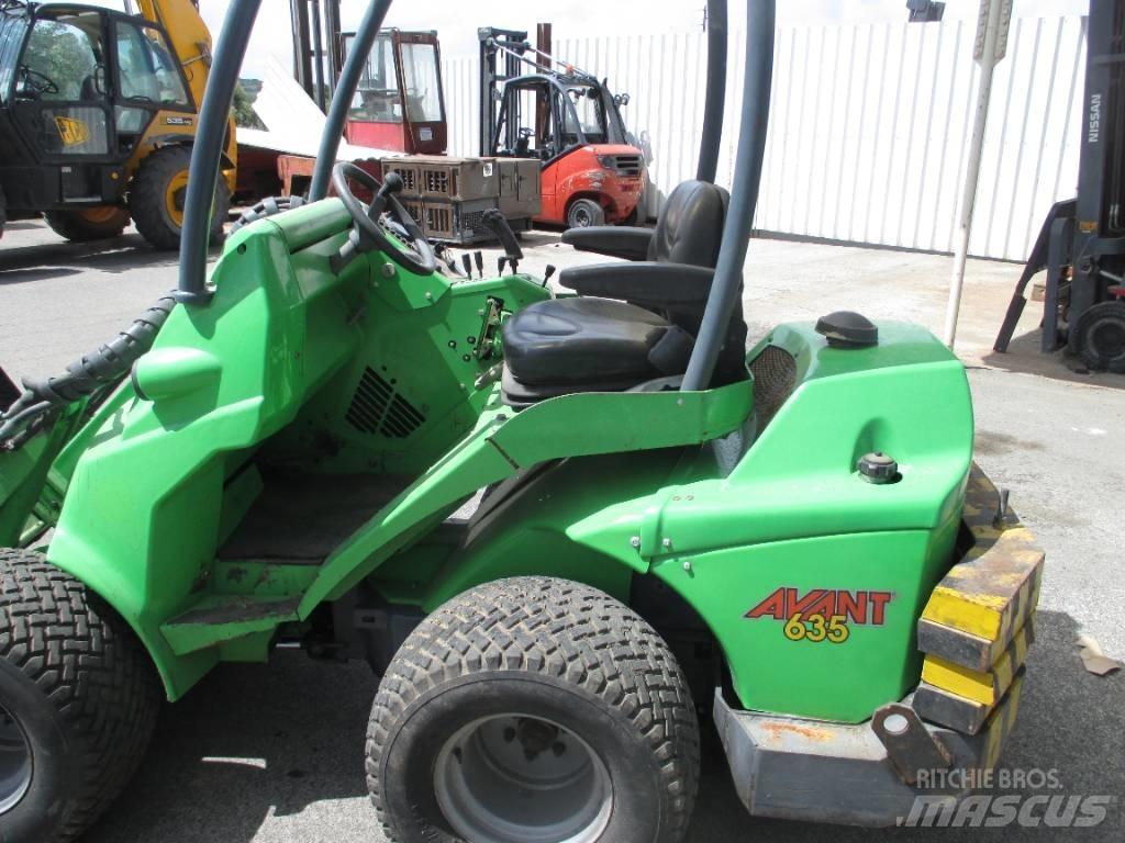 Avant 635 Utility Machines