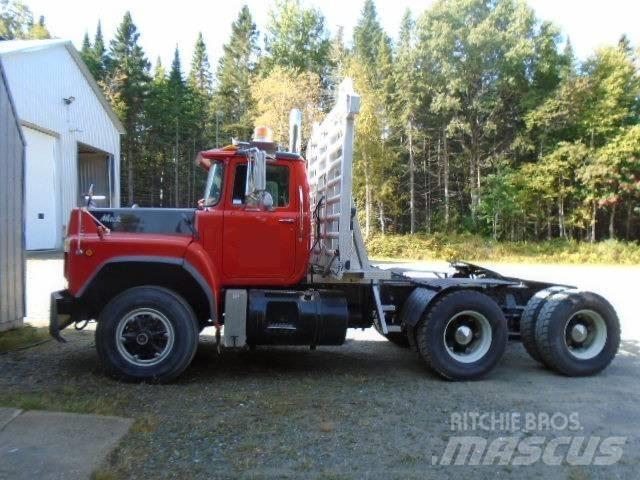 Mack RB 688 S Conventional Trucks / Tractor Trucks