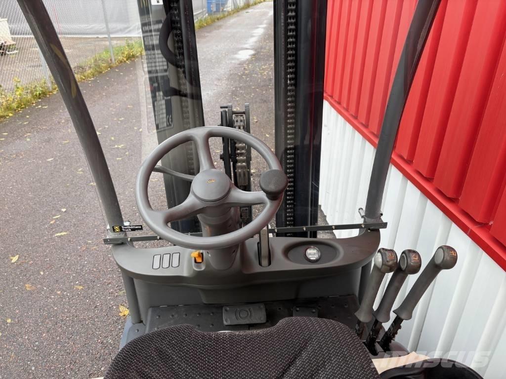 Crown SC3220 Electric Forklifts