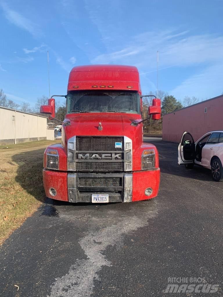 Mack Anthem Conventional Trucks / Tractor Trucks