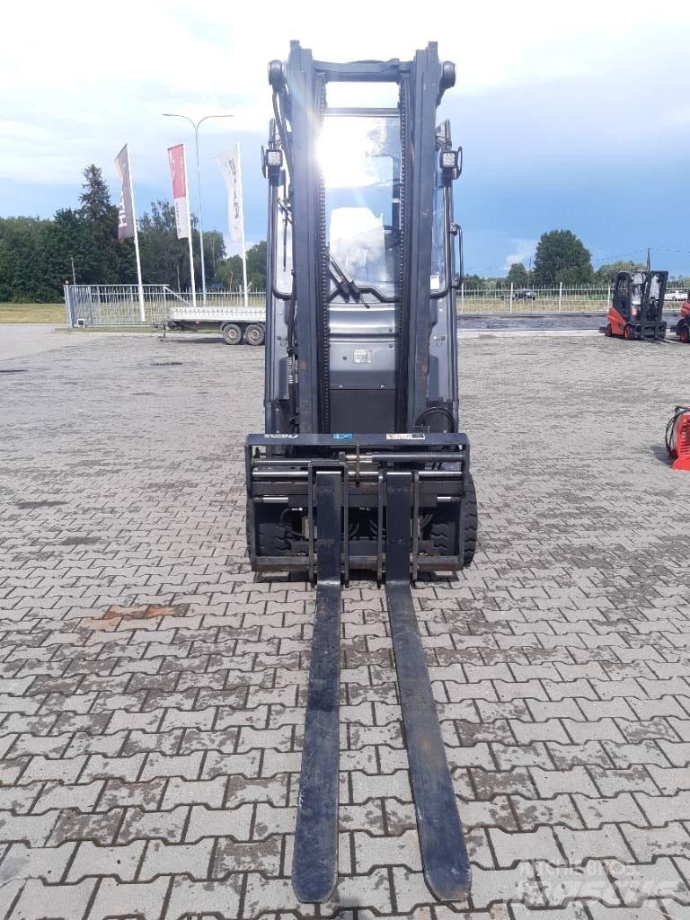 Linde E30HL Electric Forklifts