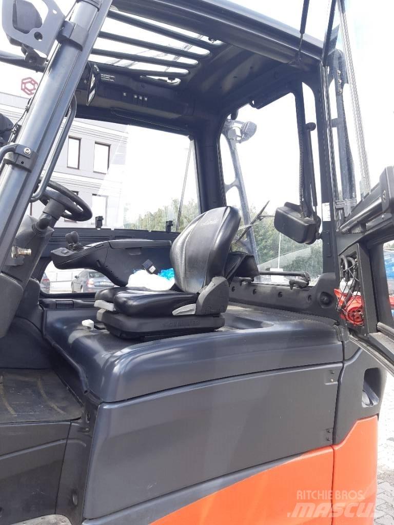 Linde E30HL Electric Forklifts