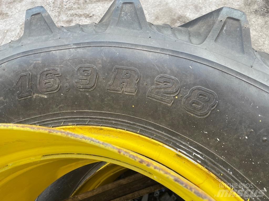 Taurus 16.9-28 Tires, wheels and rims
