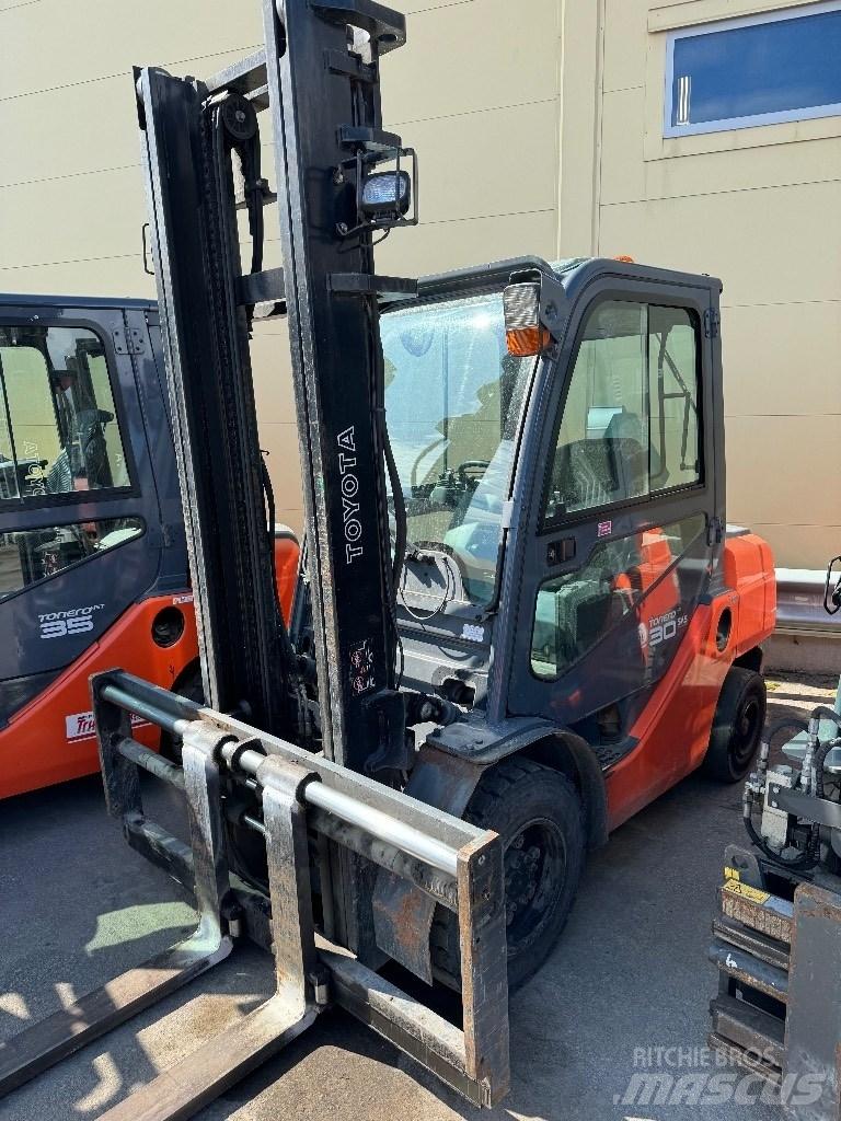 Toyota 02-8FDF30 Diesel Forklifts