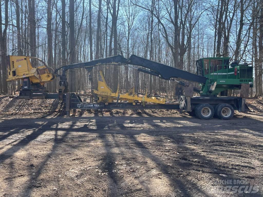 John Deere 437 D Knuckleboom loaders