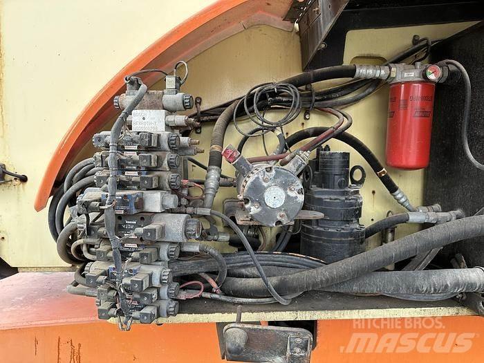 JLG 800AJ Articulated boom lifts