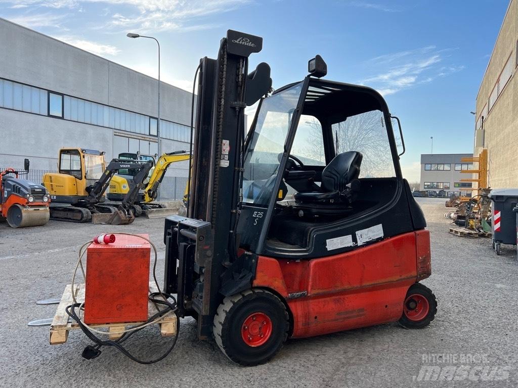 Linde E 25 Electric Forklifts
