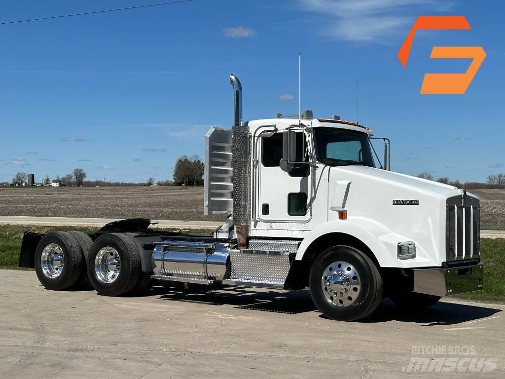 Kenworth T800 Conventional Trucks / Tractor Trucks