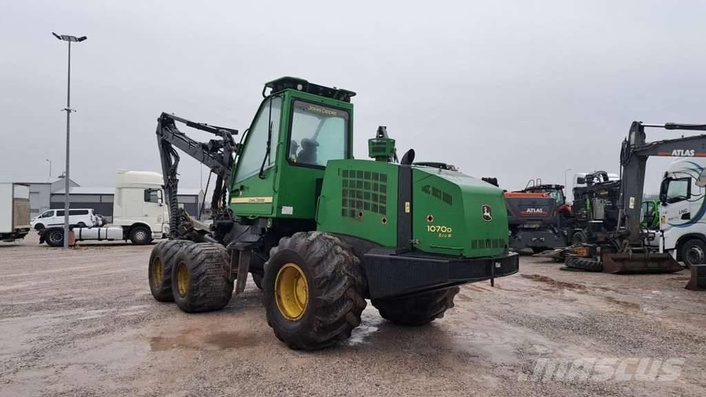 John Deere 1070 D Harvesters
