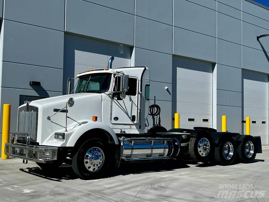 Kenworth T 800 Conventional Trucks / Tractor Trucks