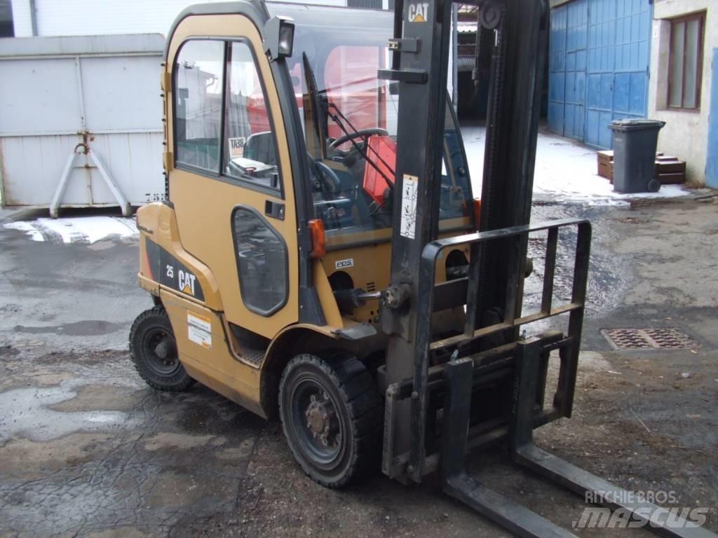 CAT lift truck DP25N Diesel Forklifts