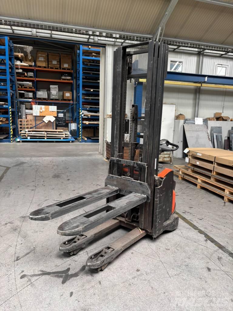 Toyota SWE140L Self Propelled Stackers