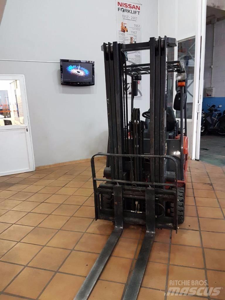 Nissan N01 Electric Forklifts