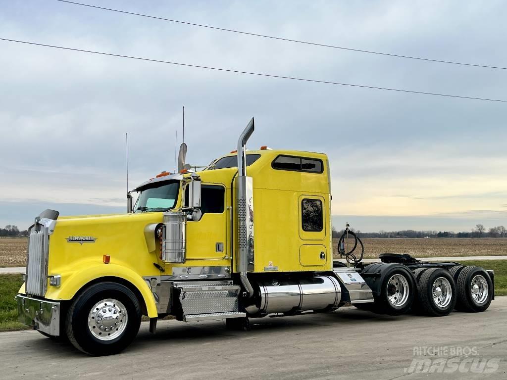 Kenworth W 900 Conventional Trucks / Tractor Trucks
