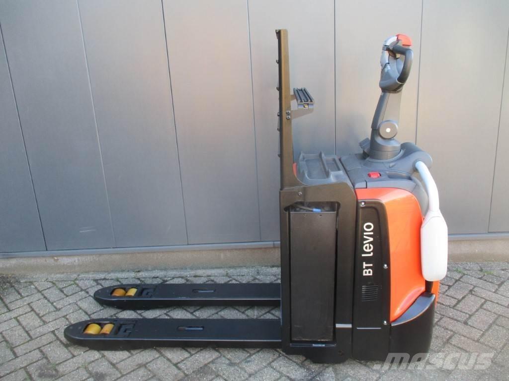 Toyota LPE 200 Low lifter with platform