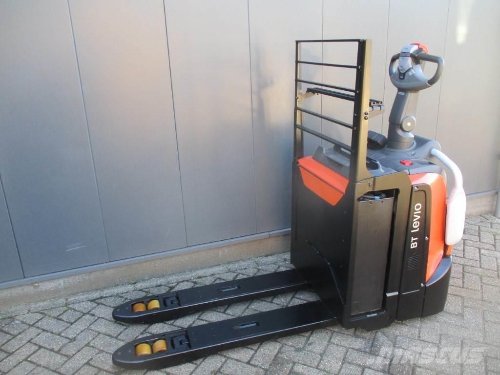 Toyota LPE 200 Low lifter with platform