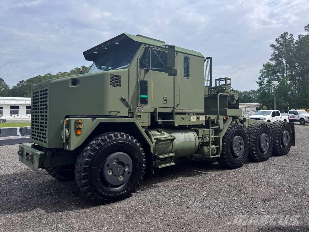 Oshkosh M1070 Conventional Trucks / Tractor Trucks