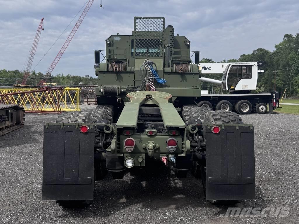 Oshkosh M1070 Conventional Trucks / Tractor Trucks