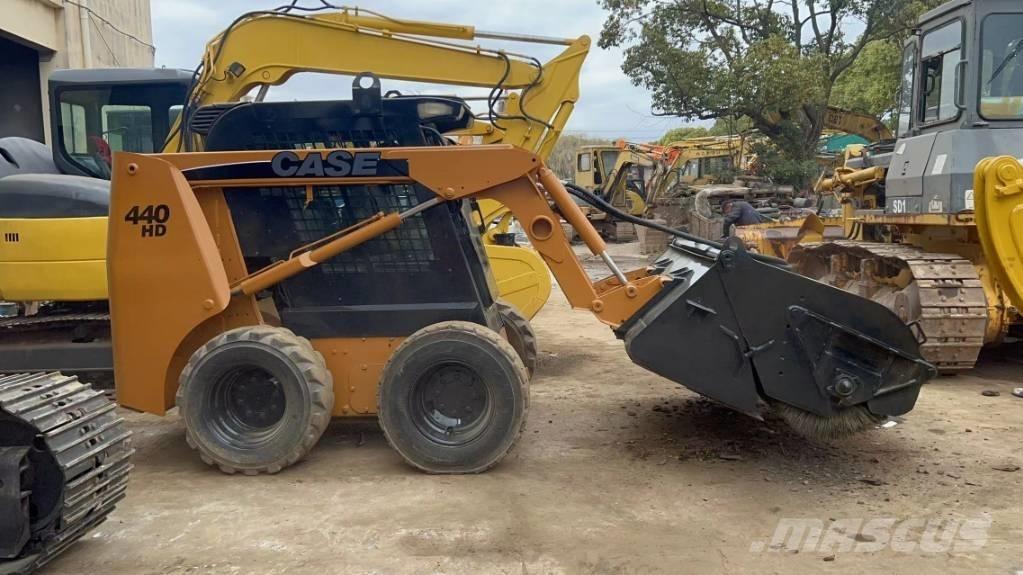 CASE 440 Skid Steer Loaders