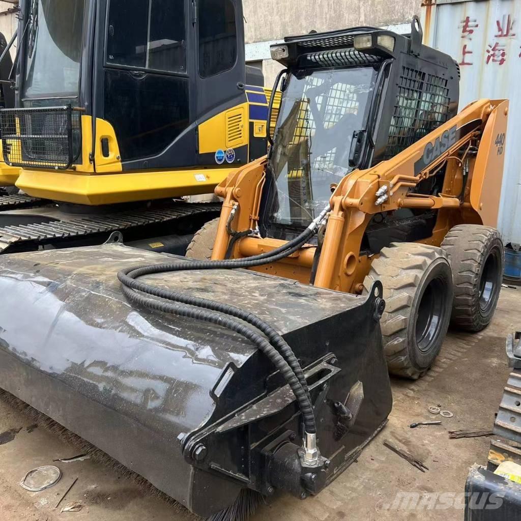 CASE 440 Skid Steer Loaders