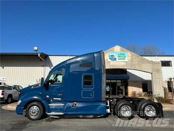Kenworth T680 Conventional Trucks / Tractor Trucks