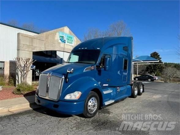 Kenworth T680 Conventional Trucks / Tractor Trucks