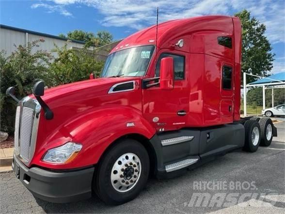 Kenworth T680 Conventional Trucks / Tractor Trucks