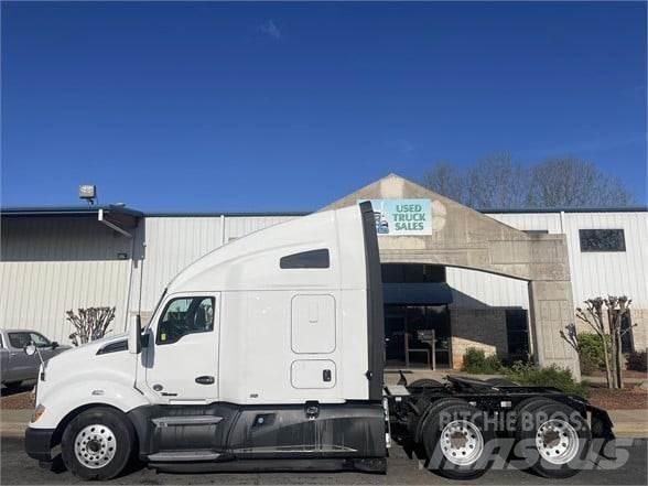 Kenworth T680 Conventional Trucks / Tractor Trucks