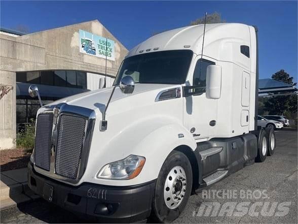 Kenworth T680 Conventional Trucks / Tractor Trucks