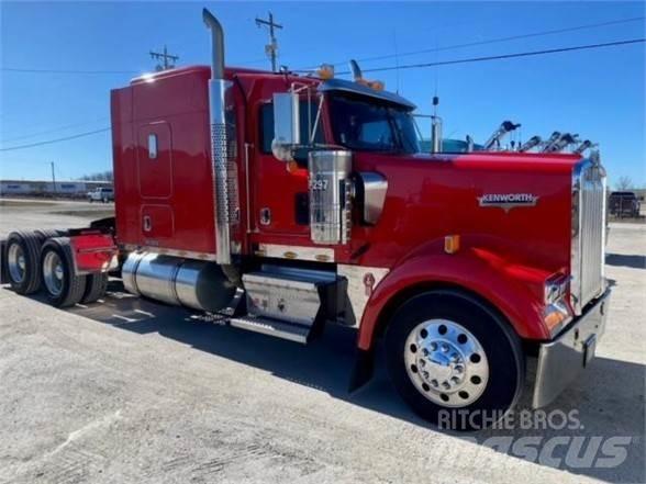 Kenworth W900L Conventional Trucks / Tractor Trucks
