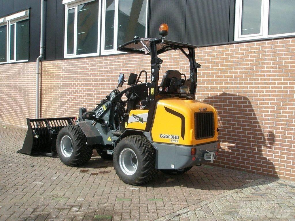 GiANT G2500 Mini Loader