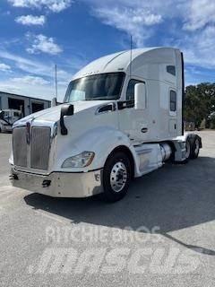 Kenworth T680 Conventional Trucks / Tractor Trucks