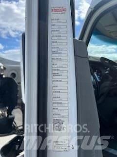 Kenworth T680 Conventional Trucks / Tractor Trucks