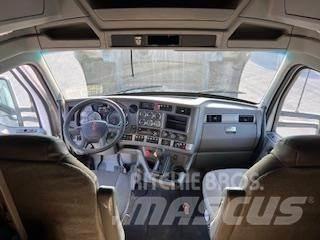 Kenworth T680 Conventional Trucks / Tractor Trucks
