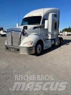 Kenworth T680 Conventional Trucks / Tractor Trucks