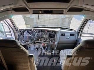 Kenworth T680 Conventional Trucks / Tractor Trucks