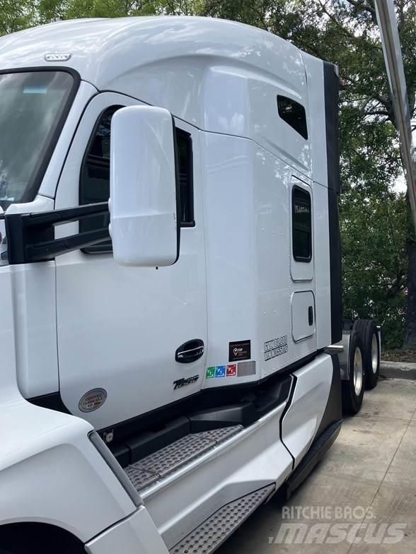 Kenworth T680 Conventional Trucks / Tractor Trucks