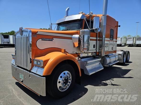 Kenworth W900 Conventional Trucks / Tractor Trucks
