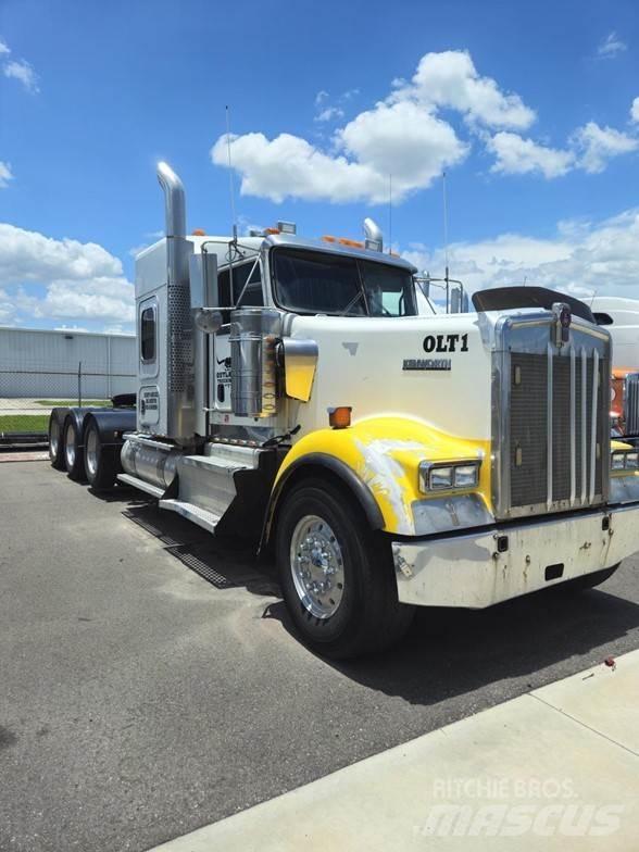 Kenworth W900 Conventional Trucks / Tractor Trucks