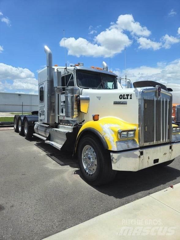 Kenworth W900 Conventional Trucks / Tractor Trucks