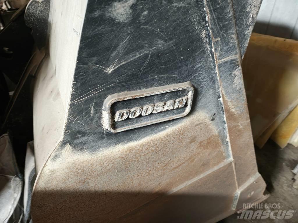 Doosan DL 320-7 Wheel Loaders
