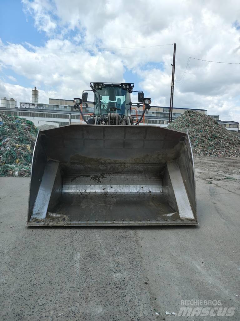 Doosan DL 320-7 Wheel Loaders