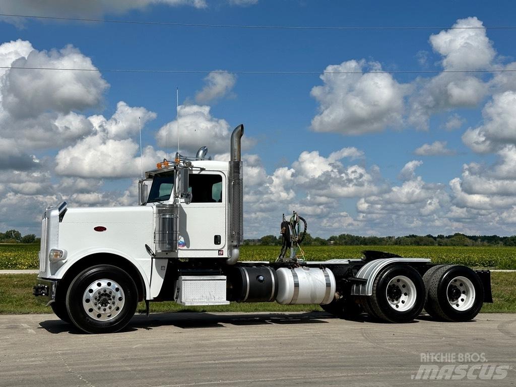 Peterbilt 388 Conventional Trucks / Tractor Trucks