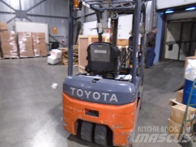 Toyota 8FBE20U Self Propelled Stackers