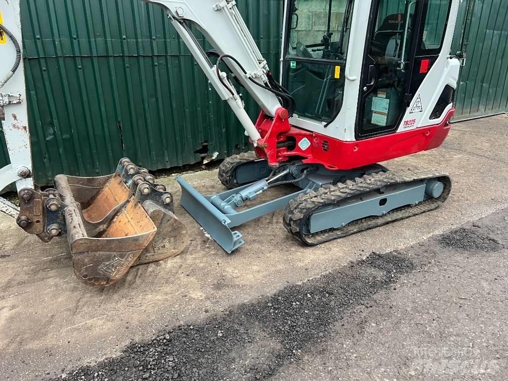 Takeuchi TB225 Mini Excavators <7t (Mini Diggers)